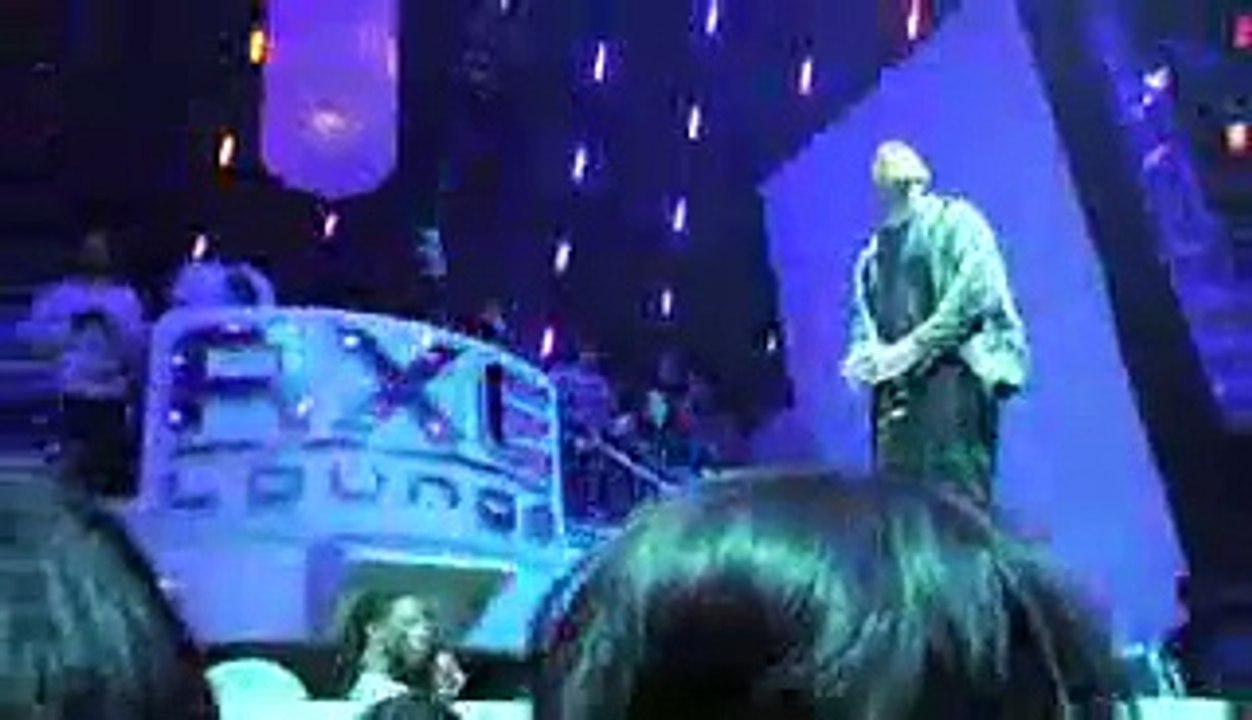 Drake - Throw It In The Bag (Live at Axe Lounge)