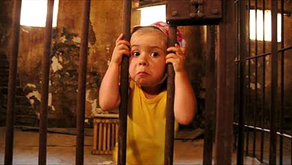 Nabil, 8 ans, au commissariat pour Apologie du terrorisme !! (Low)