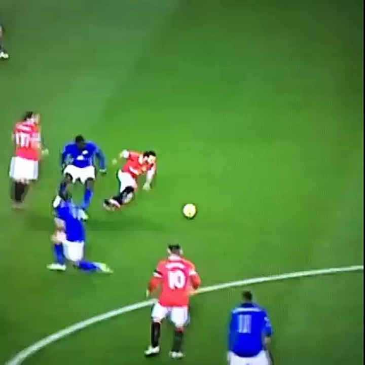 Seriously, Juan Mata is that good he runs on his knees