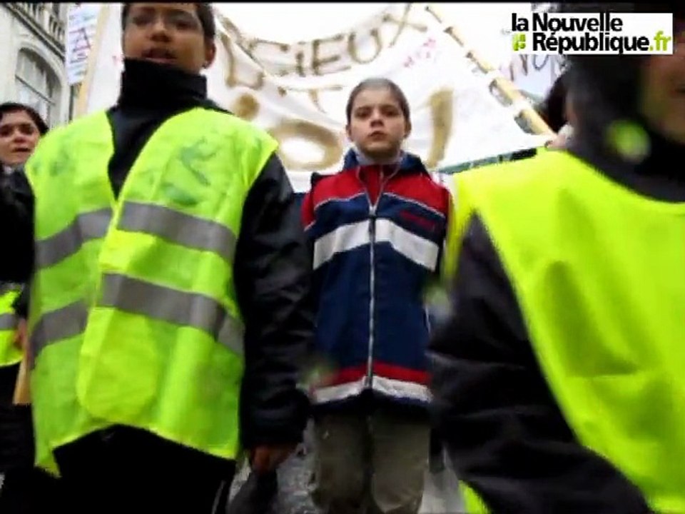 Manif contre la carte scolaire : défilé de pancartes