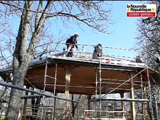 Poitiers: La reconstruction du kiosque à musique de Blossac