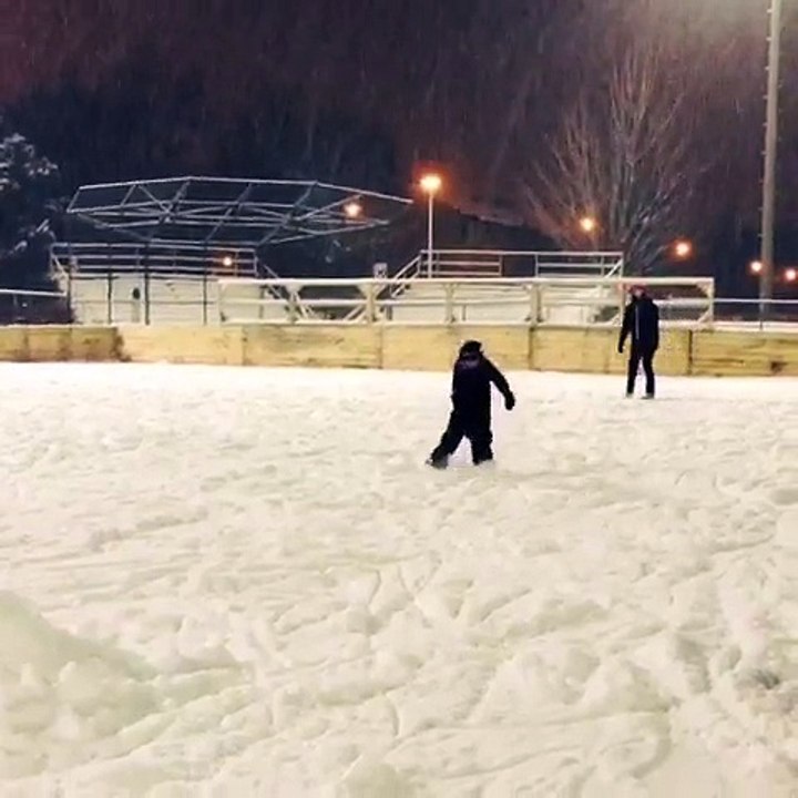 On patine sous la neige