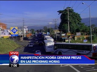 Autobuseros se manifiestan frente a las oficinas de ARESEP