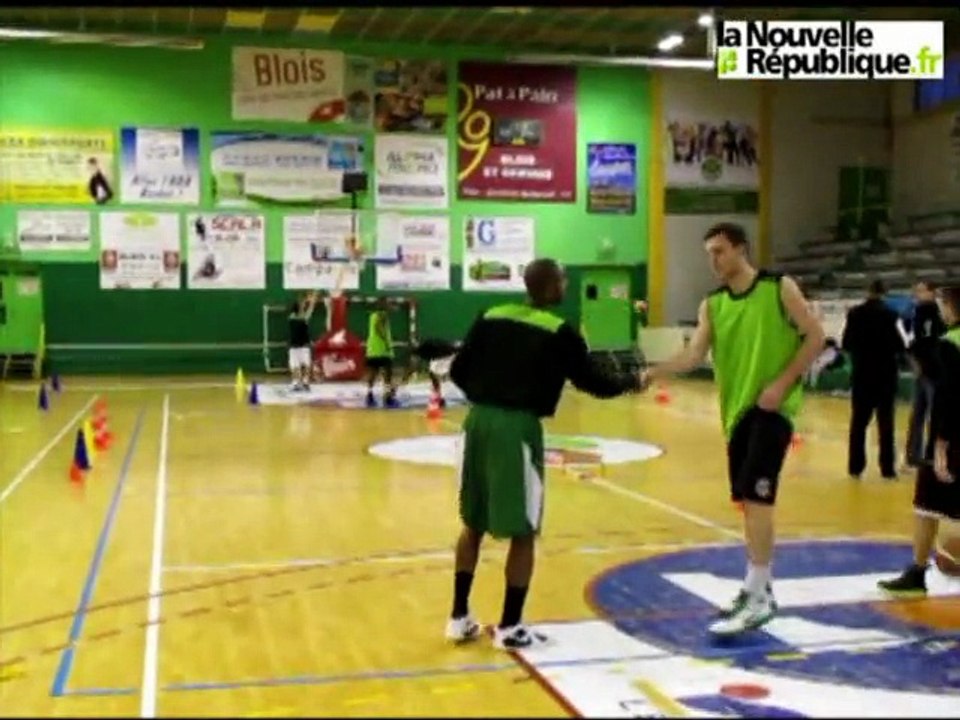 Basket : premier entraînement de Daviin Davis avec l'ADA Blois