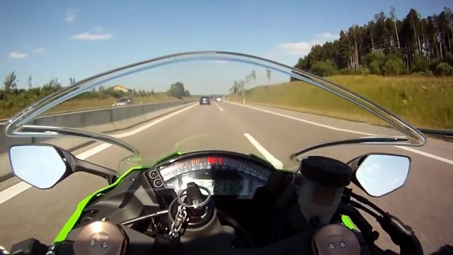 Golf 6 GTI vs KAWASAKI ZX 10R - - 300KM-H GoPro 3 Black Edition