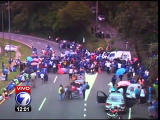 COLUPOA pide soluciones a la presidenta Chinchilla en las afueras de su casa