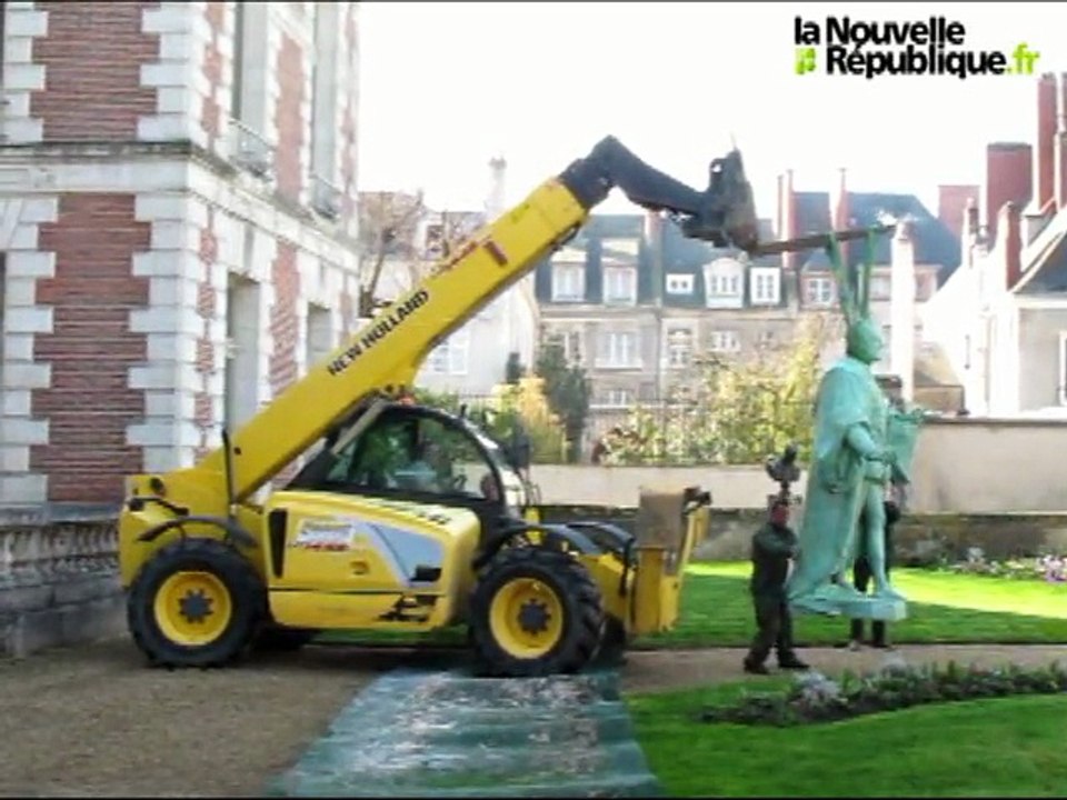 La statue de Ronsard de retour à Vendôme