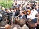 François Hollande à Tours prolonge sa visite par un bain de foule avec ses supporters locaux
