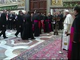 Papa pide a obispos no encubrir pederastia