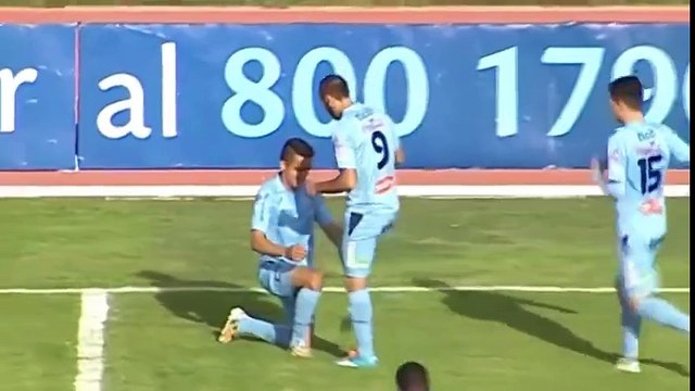 Golaço! De antes do meio-campo... que canhota certeira do Jose Capdevilla!