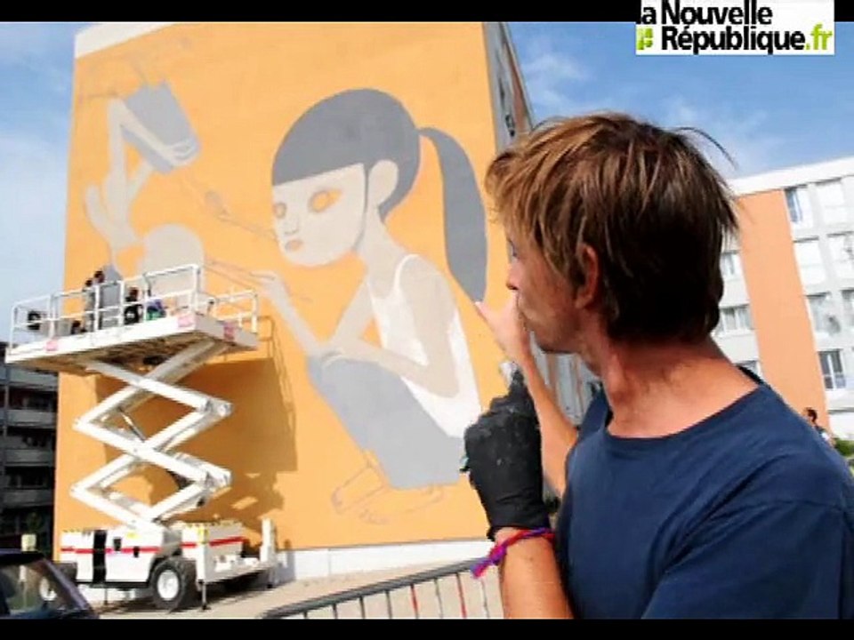 VIDEO. Blois : Fresque Place Lorjou : les premiers coups de pinceau