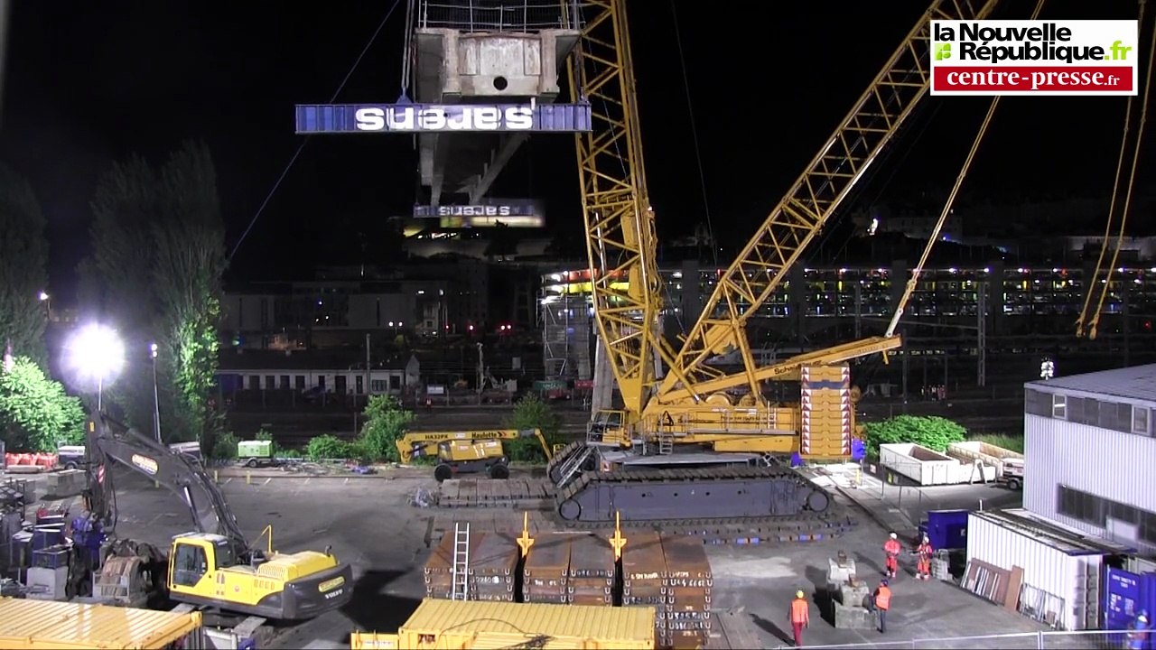 VIDEO. Poitiers : dépose en accéléré de la passerelle des Rocs