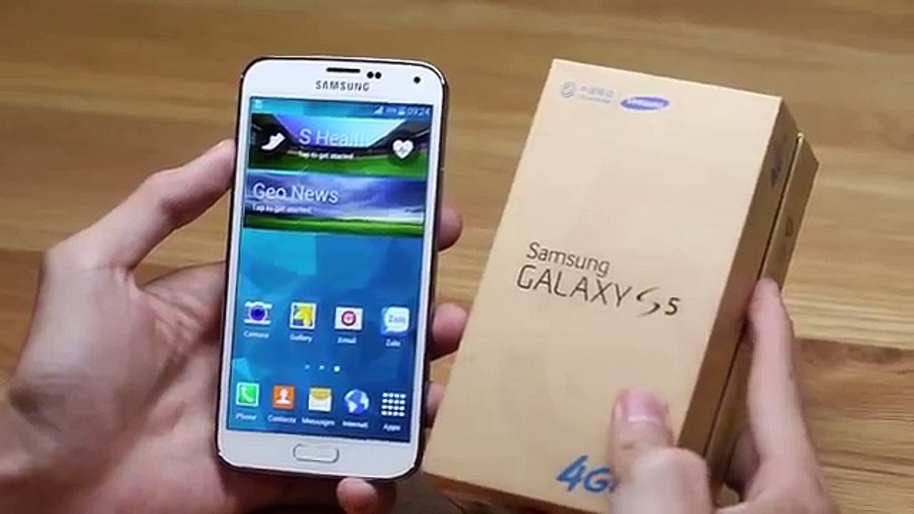 Dual Sim Hand On Galaxy s5
