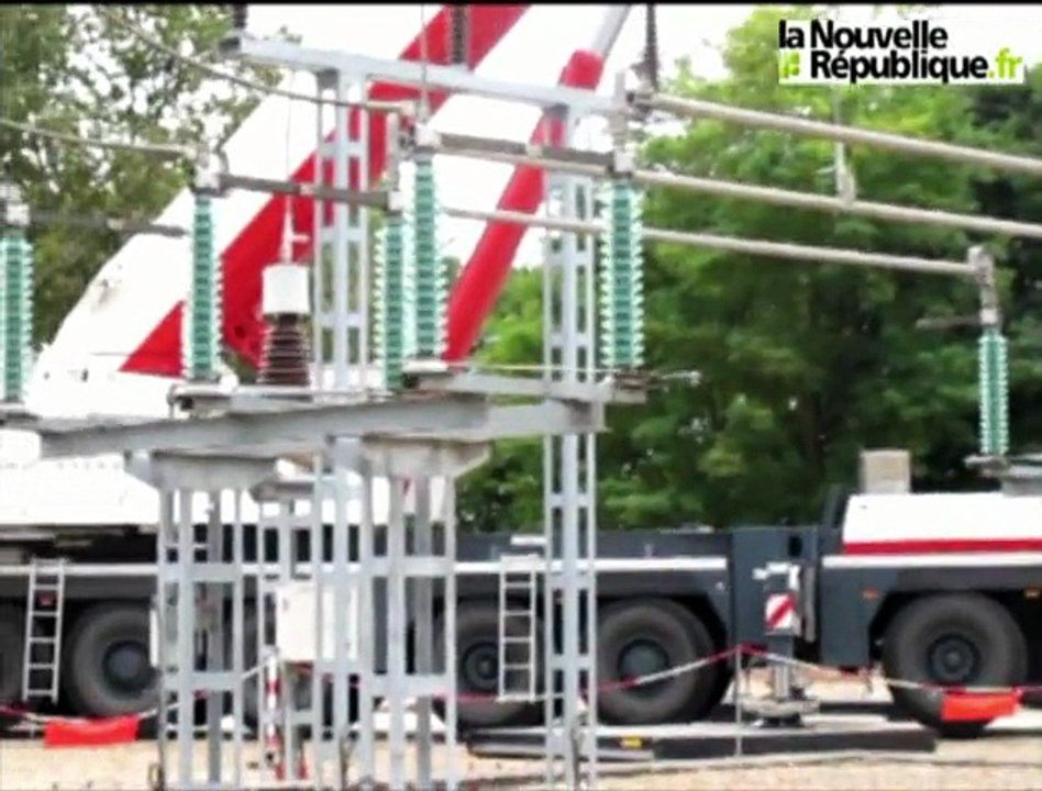 VIDEO. Contres : un transformateur de 40 tonnes installé à l'aide d'une grue