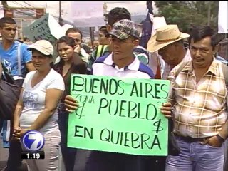Agricultores de la Zona Sur se manifiestan frente a Casa Presidencial