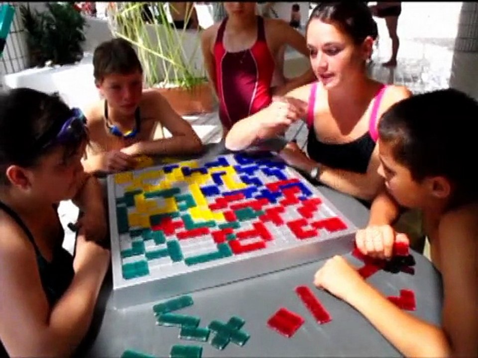 VIDEO Châtellerault: jeux, sport et détente à la piscine