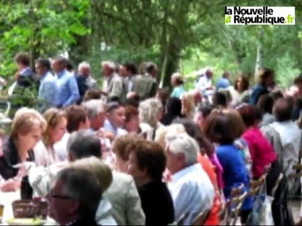 VIDEO. Le déjeûner des " people" à la Forêt des Livres