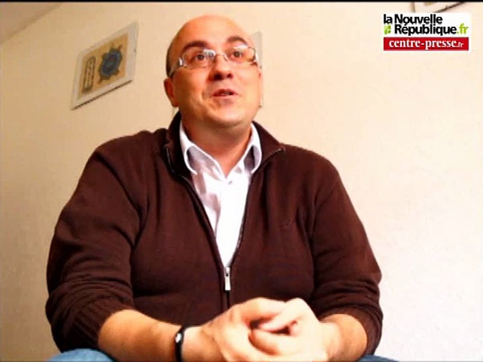 VIDEO. Châtellerault : élu et homosexuel Cyril Cibert dit oui au mariage pour tous