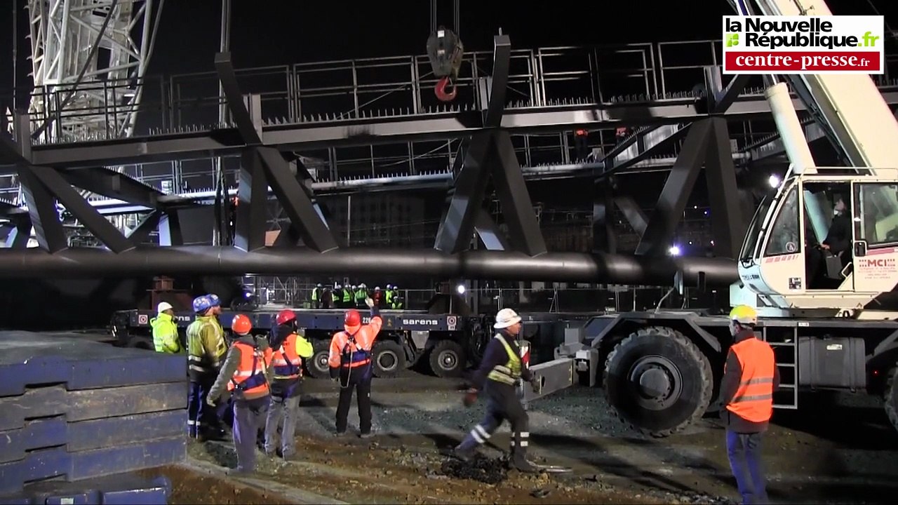 VIDEO.  Poitiers : pose de la première travée du viaduc des Rocs