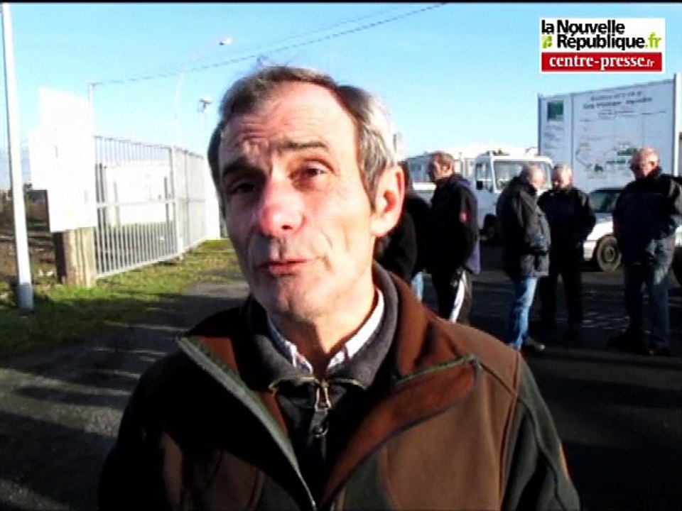 VIDEO. Ingrandes-sur-Vienne: les "Coopés" bloquent l'entrée de l'entrepôt