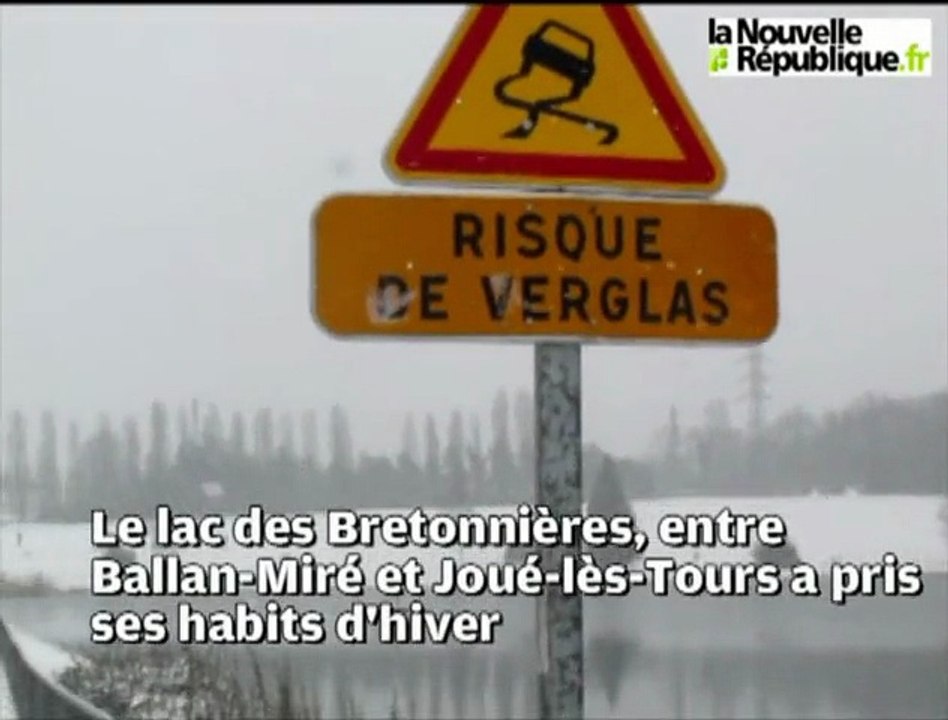 VIDEO - Neige et verglas : la circulation difficile dans l'agglomération de Tours