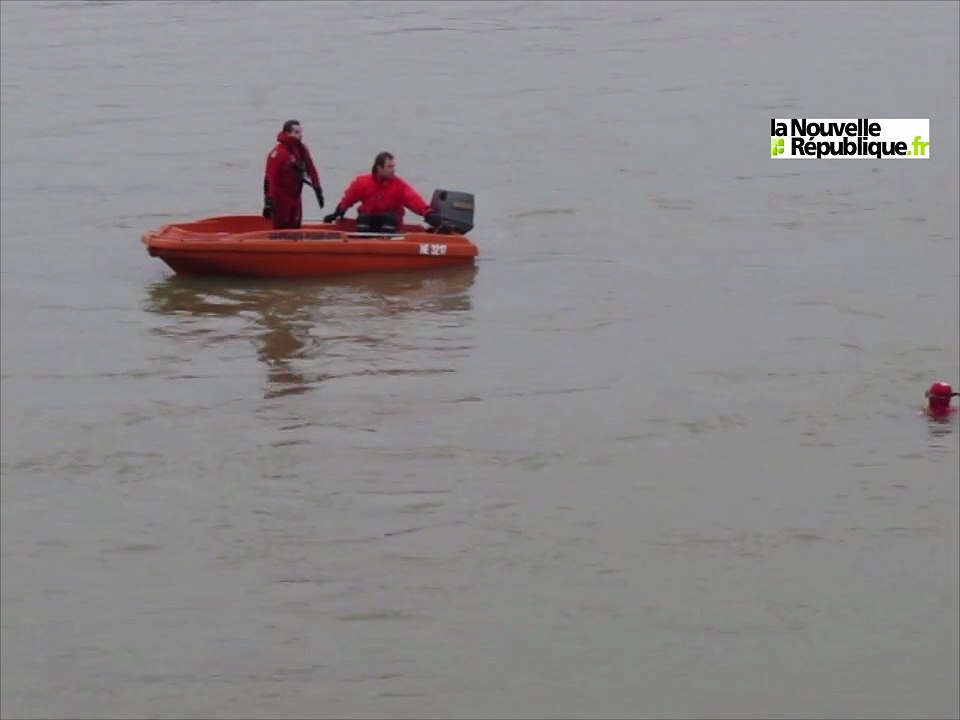 VIDEO. Un corps perdu en Loire ? Les recherches à Blois...