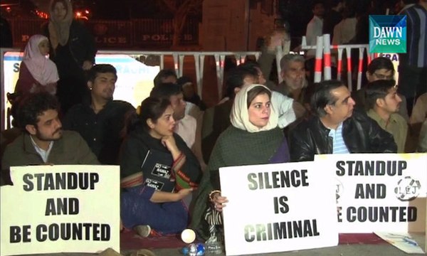 Police arrest activists of civil society protesting against Shikarpur tragedy