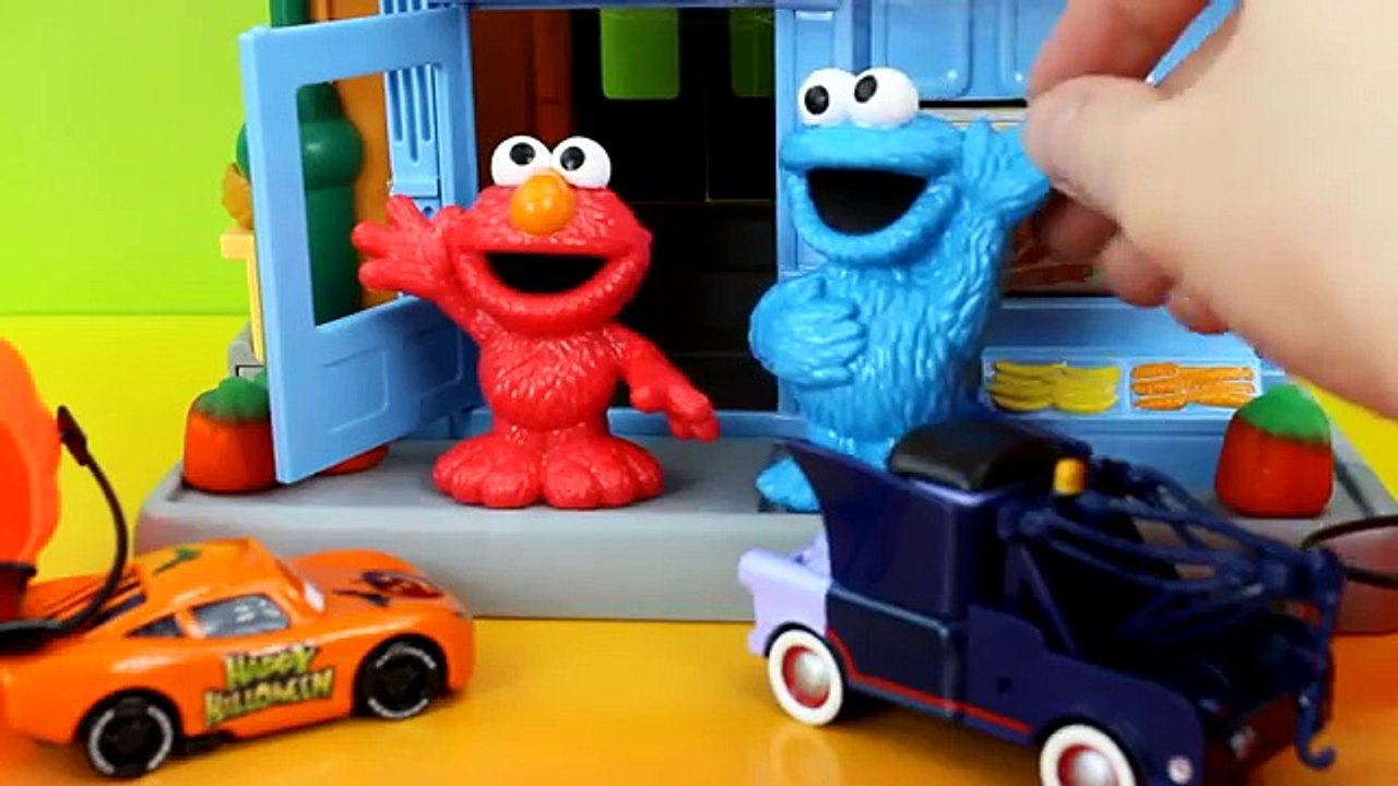 Disney Pixar Cars Celebrate Halloween as Halloween Car McQueen & Dracula Mater Haunted Mansion