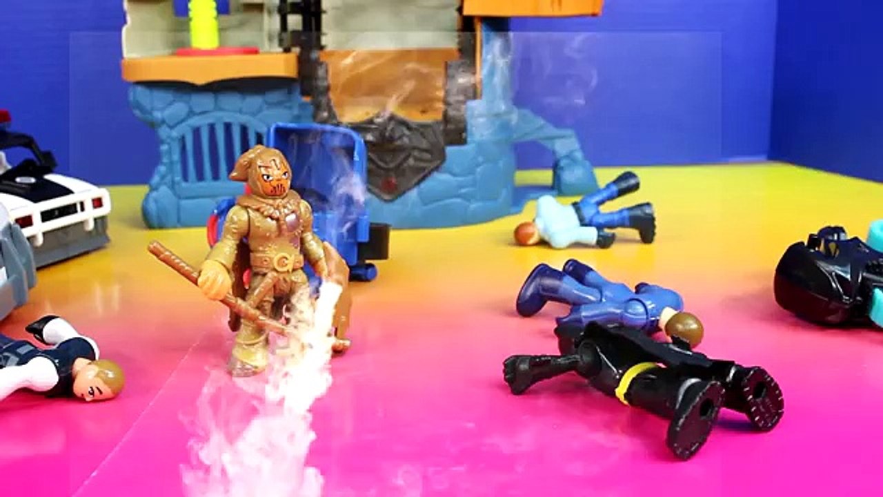 Imaginext Green Arrow saves Batman Gotham city police from scarecrow toys story playset