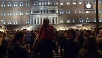 آلاف اليونانيين يتظاهرون في أثينا ضد 
