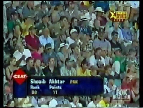 Auzies crowd giving standing Ovation to SHOAIB AKHTAR and WASIM AKRAM