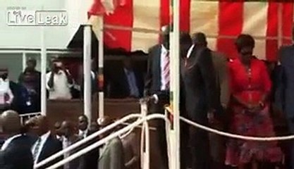 President Robert Mugabe Falls Down Steps(amazing)