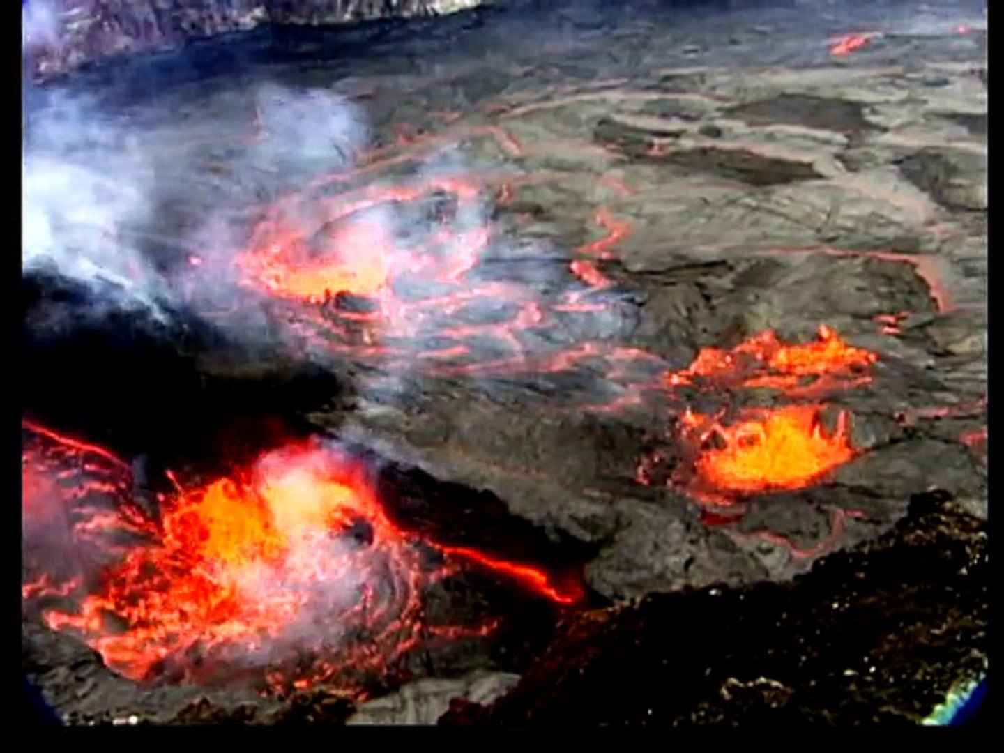 ハワイ プウオオ火口に出現した世界最大の大溶岩流と熔岩湖 Vol 3 動画 Dailymotion