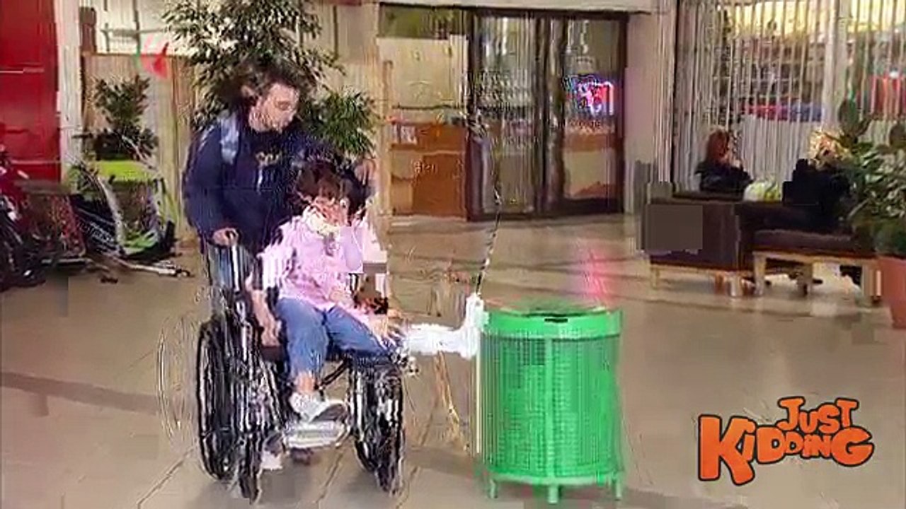 Broken Leg Bends Sideways! Oh Snap!