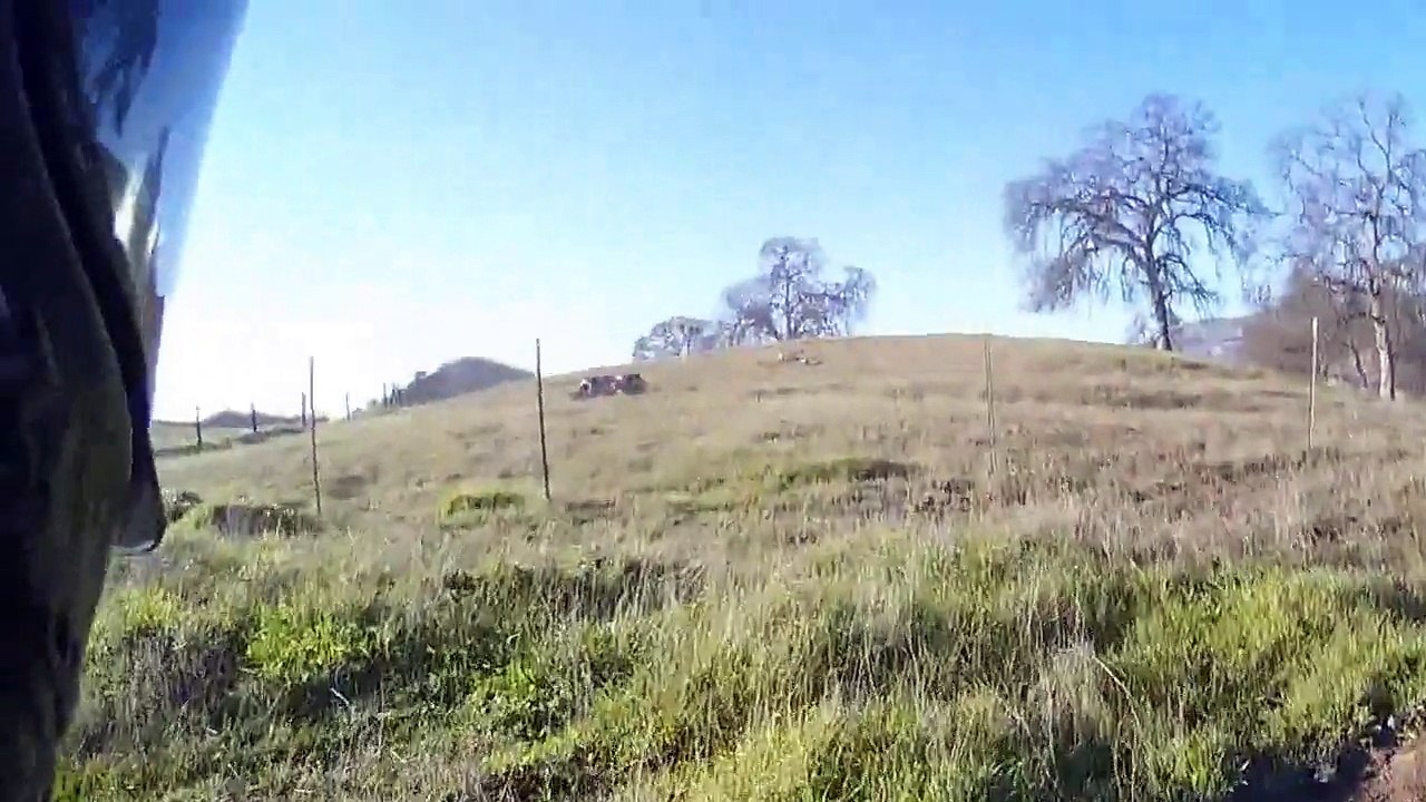 Imponujący lot motocyklisty