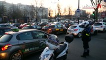 Paris : la porte de Clignancourt bloquée par les auto-écoles en colère
