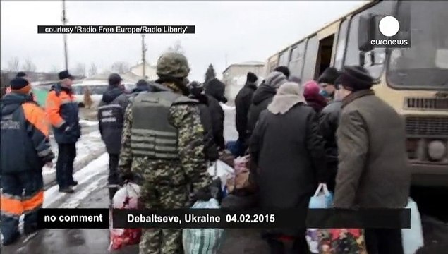 Civilians flee eastern Ukraine town as fighting intensifies