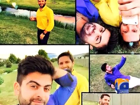 Selfies Craze - PCB Put Ban On Social Media For Pakistani Team