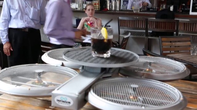 Des drônes pour remplacer les serveurs/serveuses ?