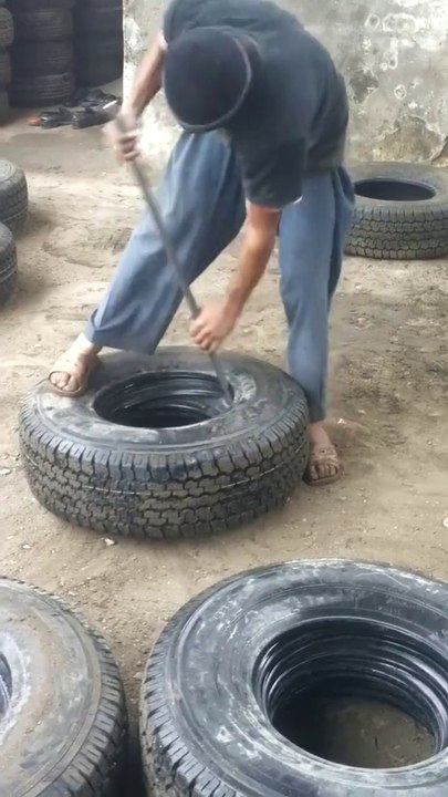 This is how tire smuggling is done in Pakistan