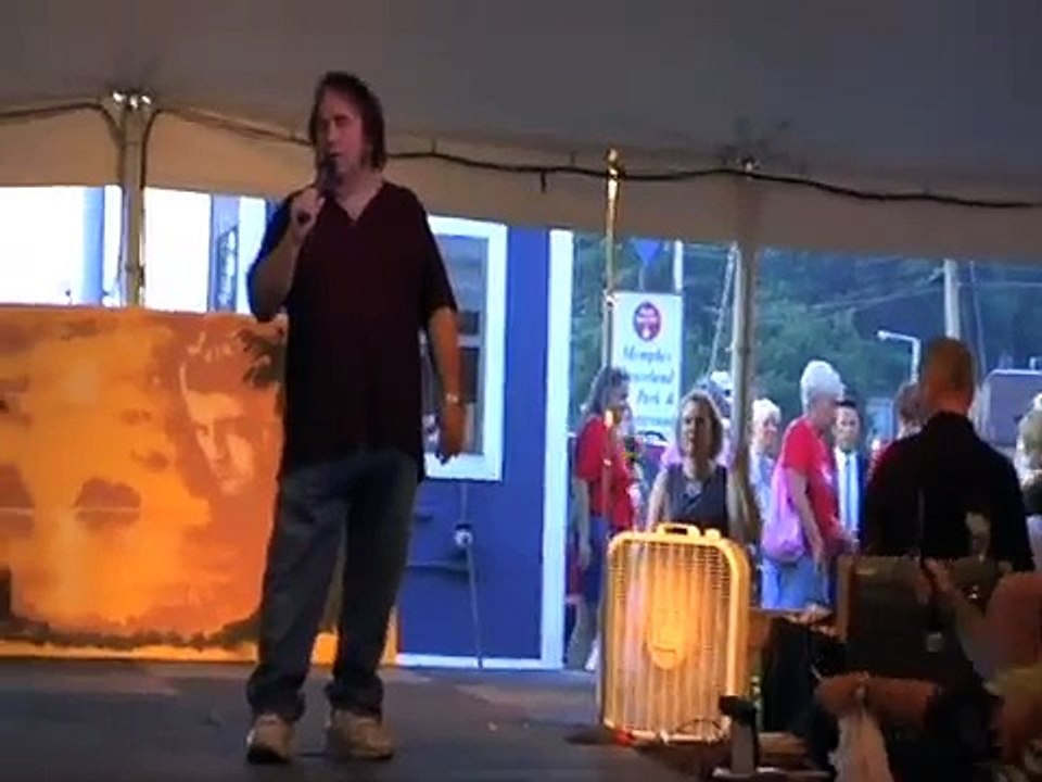 Bryan Clark sings America at Elvis Week 2009 Elvis Presley song video