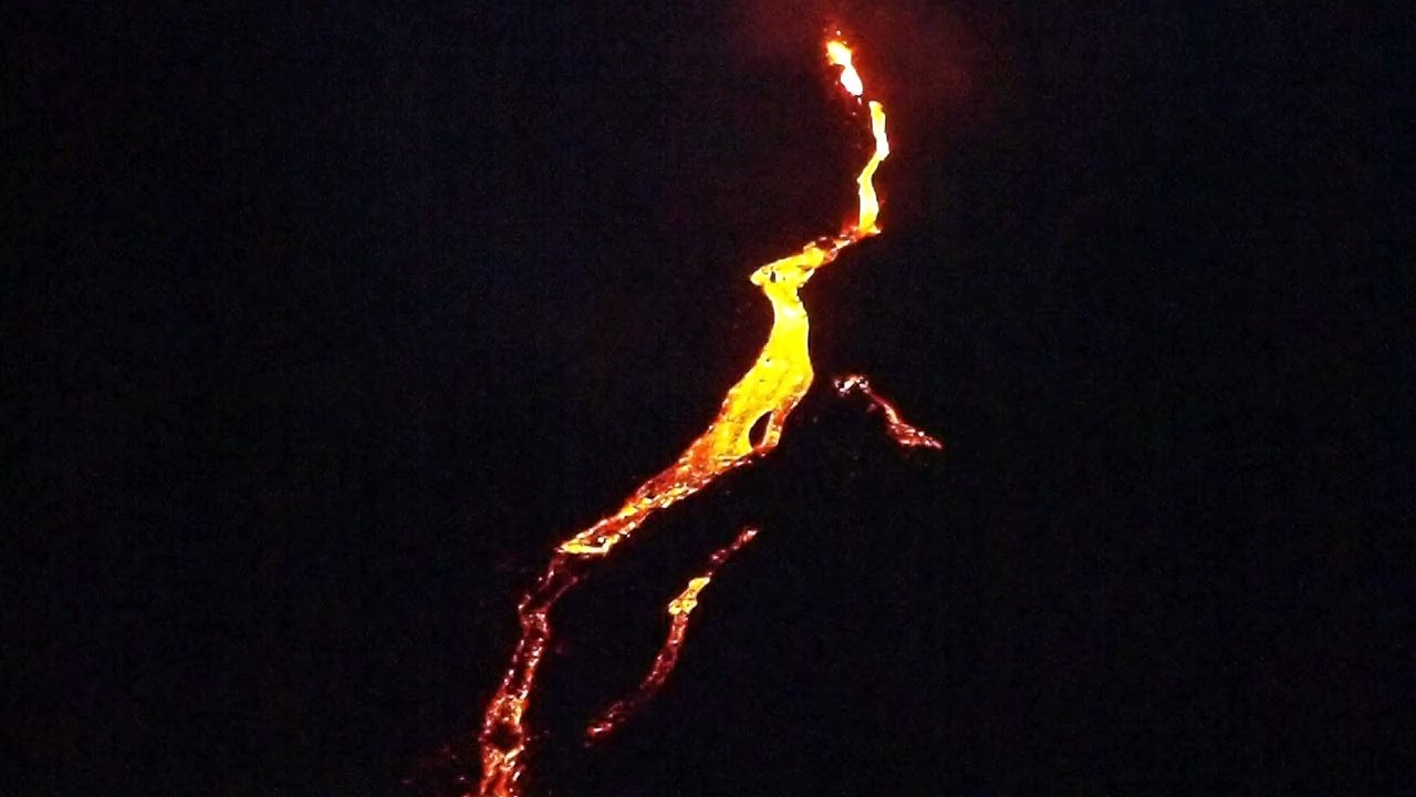Eruption du piton de la Fournaise du 05 février...