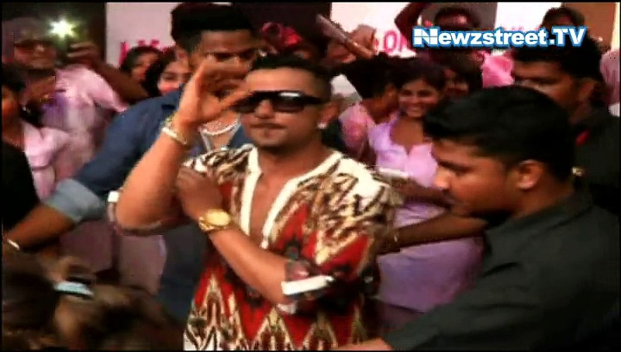 Yo Yo Honey Singh updates fans about health on FB
