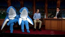 John Mayer entrevistó a los tiburones bailarines que casi le roban el show a Katy Perry en el Super Bowl