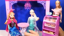 Karlar Kraliçesi Elsa ve Prenses Anna Barbie Malibu Cafede