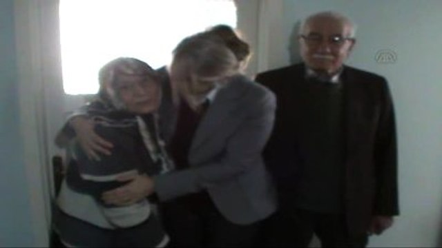 Anadolu Partisi Genel Başkanı Tarhan, Anne Babasını Ziyaret Etti