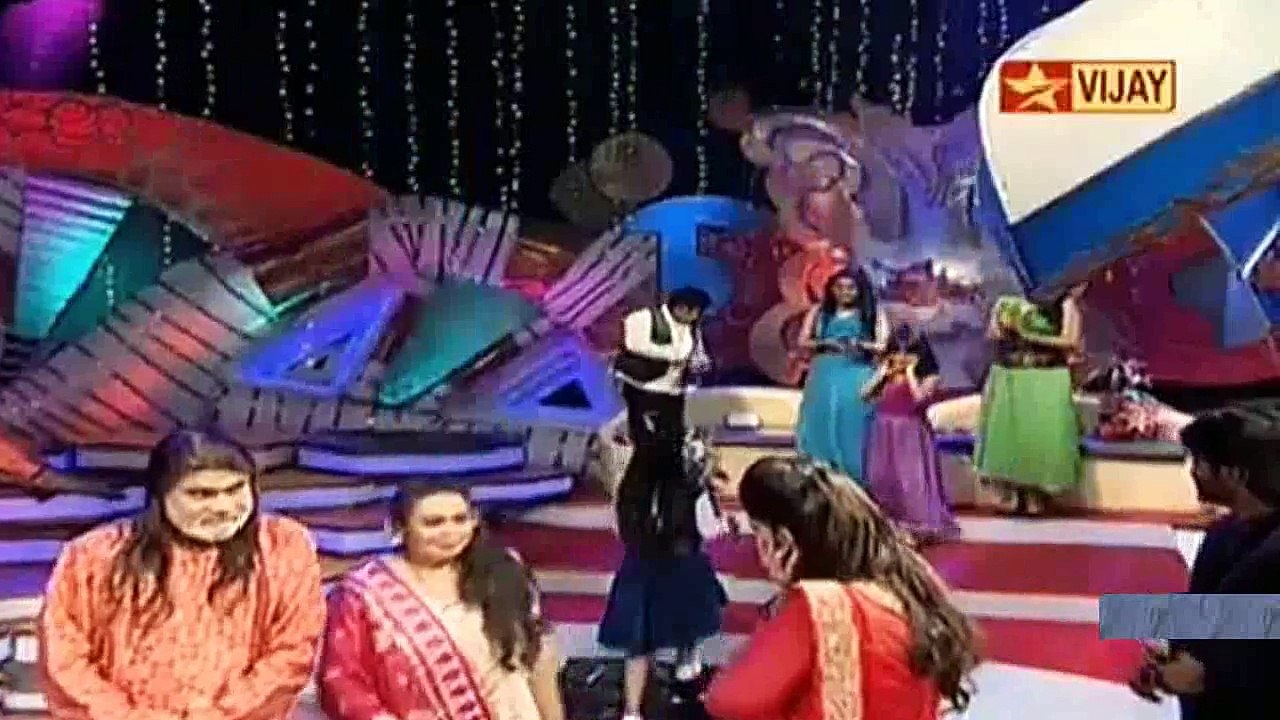 vaazhga anushya