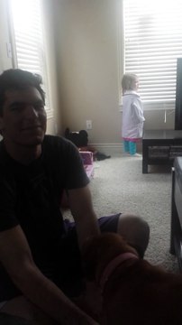 Cette petite fille déteste La reine des Neiges et les bonhommes de neige!