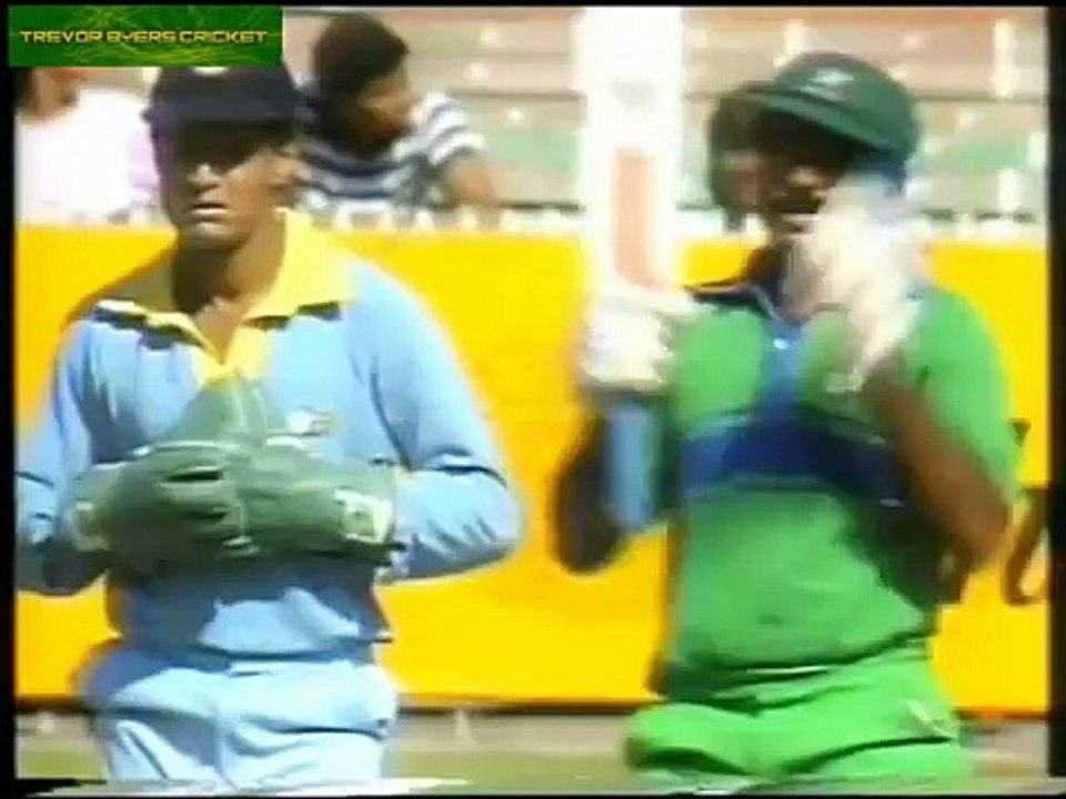 1985 World Championship of Cricket Highlights - India vs Pakistan (Group Match)