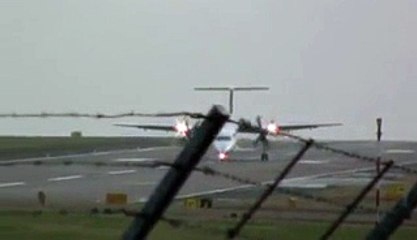 Amazing Landing of Aeroplane On Runway - Video Dailymotion